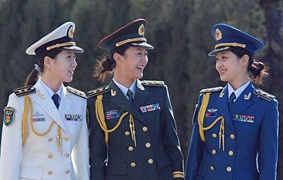国庆阅兵方队将穿新式军服接受检阅，展现新时代风采与力量，国庆阅兵方队身着新式军服展现新时代风采与力量接受检阅