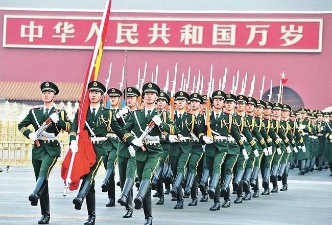 国旗护卫队励志句子，荣耀与担当的赞歌，荣耀与担当，国旗护卫队的励志赞歌