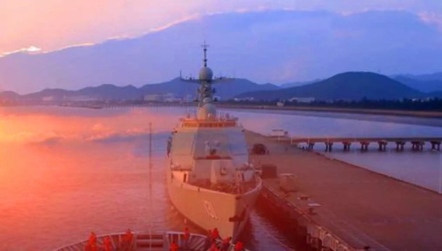 中国海军新里程碑，131舰服役纪实，中国海军新里程碑，131舰服役纪实