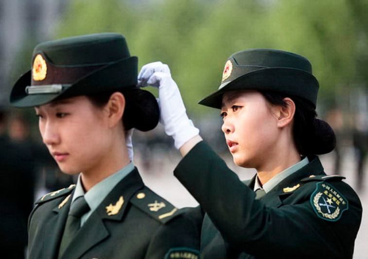 中国女兵的丰彩，坚韧、勇敢与力量的绽放，中国女兵，坚韧、勇敢与力量的璀璨丰彩