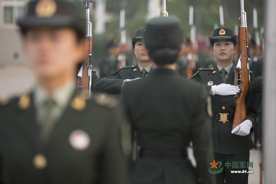 中国人民解放军女兵图片，展现力量与荣耀，中国人民解放军女兵风采，力量与荣耀的展现