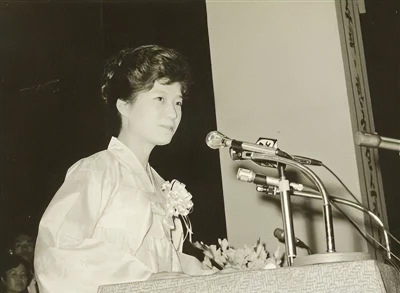 关于朴槿惠养男宠的传闻与真相探讨，朴槿惠养男宠传闻背后的真相探讨