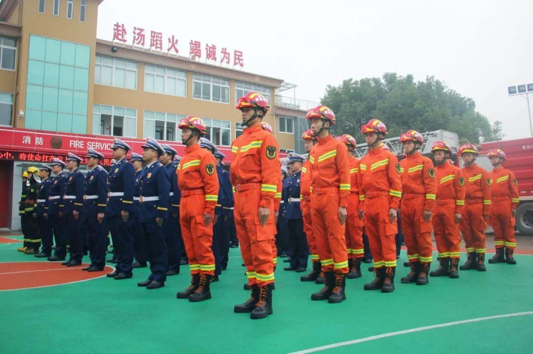 武警体能训练服短袖换装，时尚与功能性的完美结合，武警体能训练服短袖换装，时尚与功能完美结合的新装备亮相