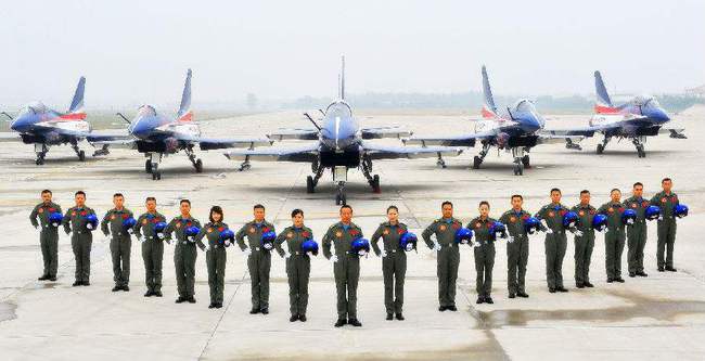 这里是中国空军，翱翔蓝天，守护国家安宁，中国空军，蓝天守护者，国家安宁的坚实屏障