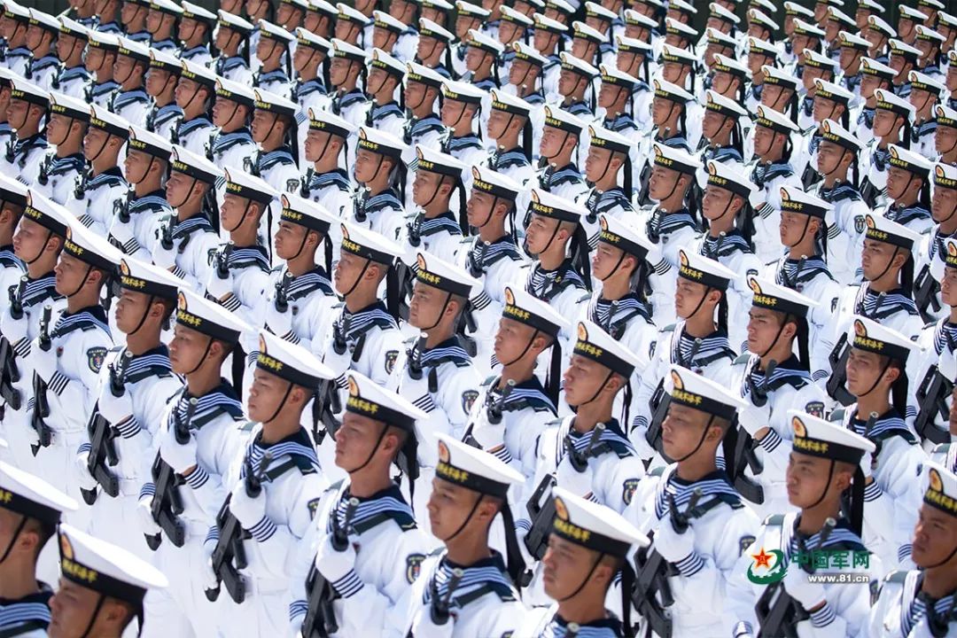 为什么看阅兵会想要哭，情感的共鸣与荣耀的洗礼，阅兵中的情感共鸣与荣耀洗礼，为何让人热泪盈眶？