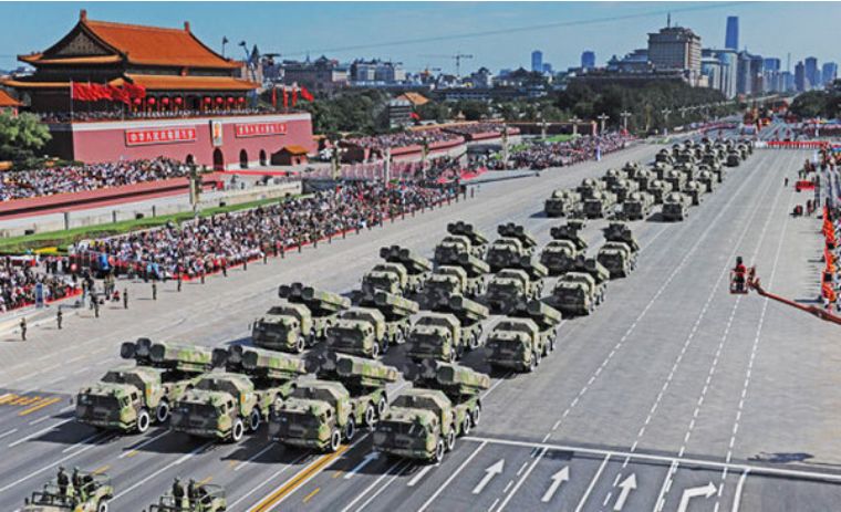 回顾历史瞬间，2018阅兵精彩图片回顾，2018阅兵精彩瞬间回顾，历史图片再现荣耀时刻