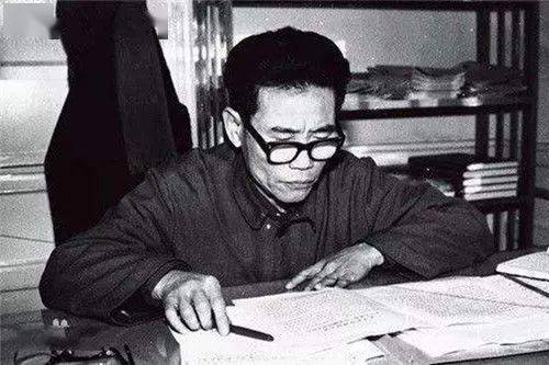 彭士禄作文，探索深海，致敬英雄，彭士禄深海探索，致敬英雄之旅