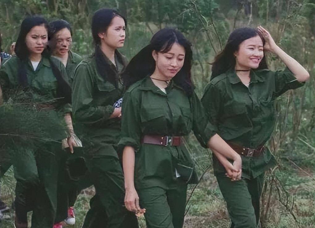 中国女兵在越南女子监狱，英勇无畏，彰显国际救援精神，中国女兵在越南女子监狱展现国际救援精神，英勇无畏，彰显大国担当