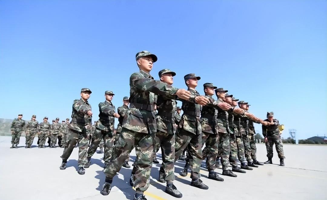 陆军与武警，选择当兵，哪个更好？，陆军与武警，选择当兵，哪个更具优势？