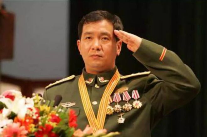 战斗英雄丁晓兵简介，战斗英雄丁晓兵，英勇事迹简介