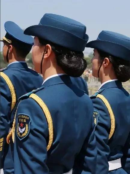 中国人民解放军仪仗队女兵与中国女兵，荣耀与力量，中国人民解放军仪仗队女兵与中国女兵，荣耀与力量的象征