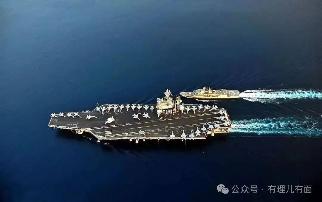 航空母舰，句子中的壮丽画卷，航空母舰，海上巨无霸，壮丽画卷的传奇之旅