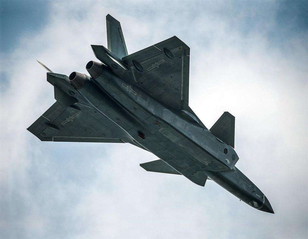 歼-21与F-22，两大空中巨擘的对比解析，歼-21与F-22，两大空中巨擘的全面对比解析