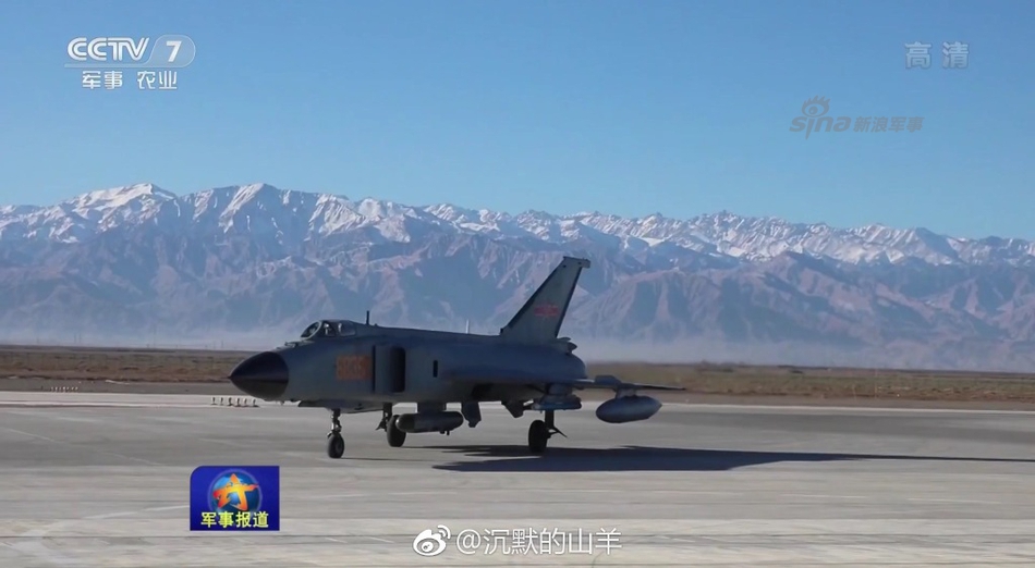 歼八空中加油，揭示中国空军力量的重要一环，歼八空中加油，揭示中国空军力量的关键一环