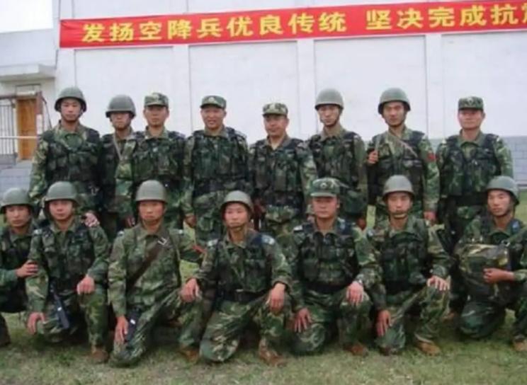 空降兵15军几个旅，揭秘其组织架构与战斗力，揭秘空降兵第15军的组织架构与战斗力，下辖几个旅？