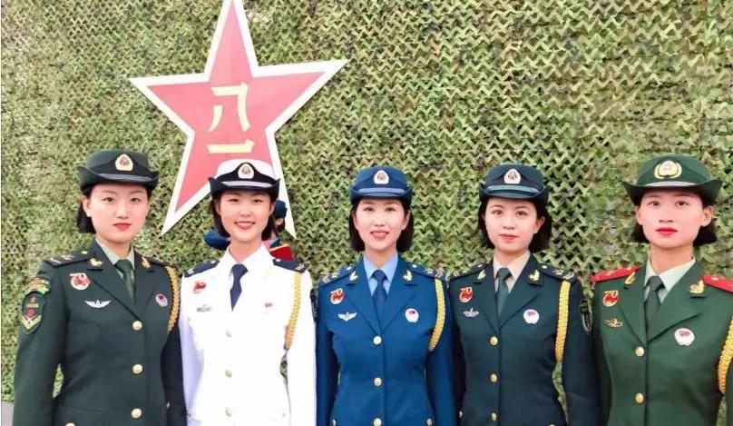 荣耀的瞬间，90年代中国女兵方队，荣耀瞬间，90年代中国女兵风采方队
