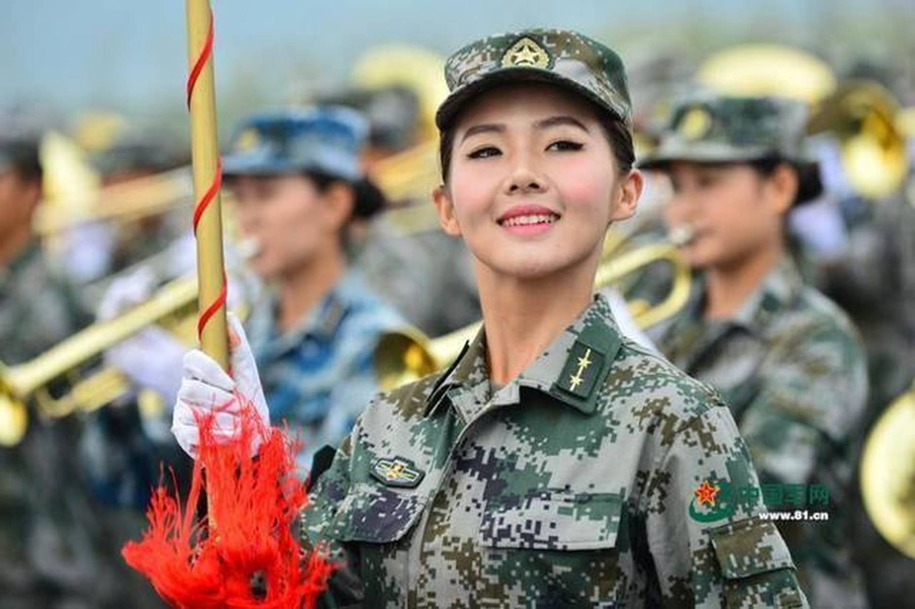 中国女兵训练