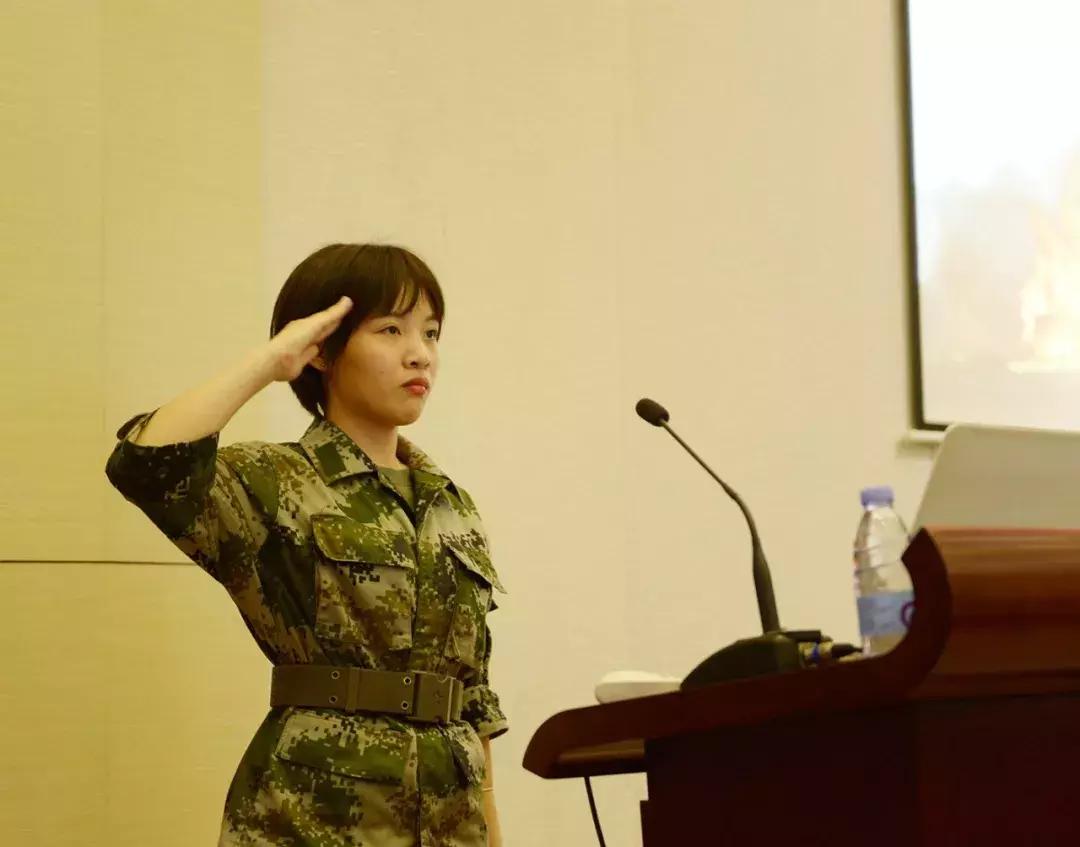 铿锵玫瑰女兵方队，展现女性力量与荣耀，铿锵玫瑰女兵方队，展现女性力量与荣耀的壮丽瞬间