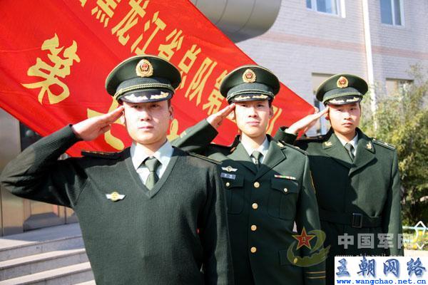 关于新疆解放军穿武警衣服的探讨，新疆解放军穿武警衣服的探讨与解析