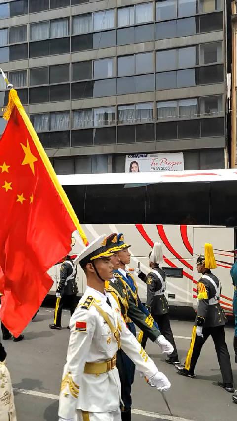 庆祝国庆盛典，回顾2019年国庆三军仪仗队的震撼视频，震撼回顾，庆祝国庆盛典的2019年三军仪仗队风采展示