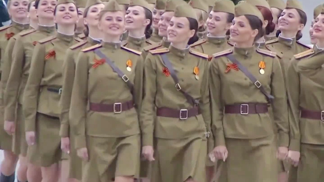 漂亮的中国女兵照片集锦，展现新时代巾帼英雄风采，新时代巾帼英雄风采，中国女兵照片集锦