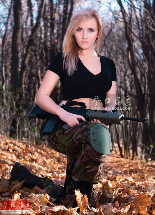 中国女兵的身材照片，力量与柔美的完美结合，中国女兵，力量与柔美的完美融合风采展示