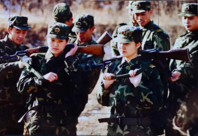 武警与解放军作训服，功能、特点与优势分析，武警与解放军作训服功能、特点与优势深度解析