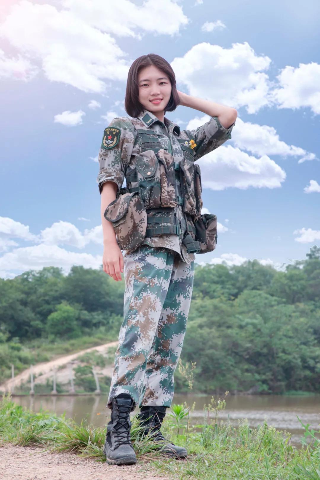星空迷彩女兵，魅力与力量的完美结合，星空迷彩女兵，魅力与力量的独特融合