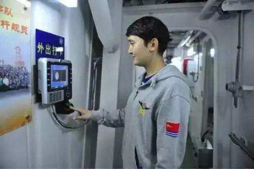 辽宁舰的宽度与长度，揭示中国海军巨舰的雄伟尺寸，辽宁舰尺寸揭秘，中国海军巨舰的雄伟长宽数据
