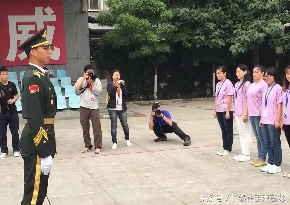 中国女兵队列表演，展现力量与荣耀的舞台，中国女兵队列表演，力量与荣耀的展现
