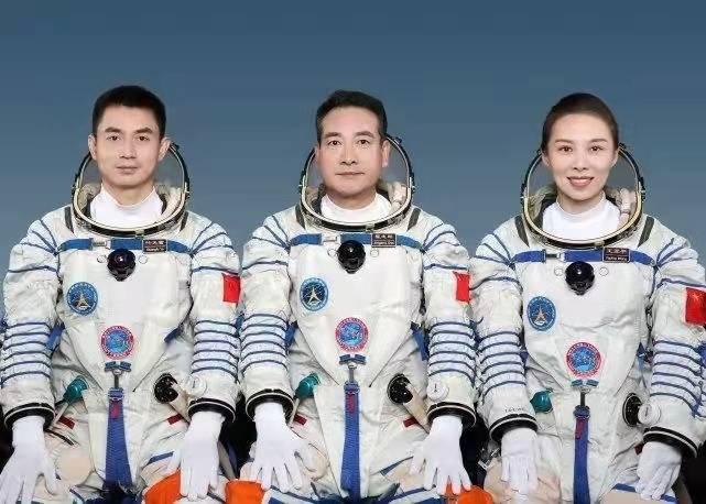 歼八与歼七空战对抗演练，探索空军力量的深度与广度，歼八与歼七空战对抗演练，揭示空军力量的深度与广度