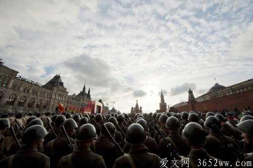 俄罗斯大阅兵中的乌拉意义深度解析，俄罗斯大阅兵中的乌拉意义深度探究