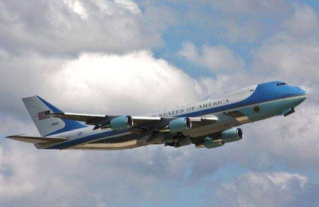 美国的空军一号，强大的空中力量展现，美国空军一号，展现空中力量的强大展现