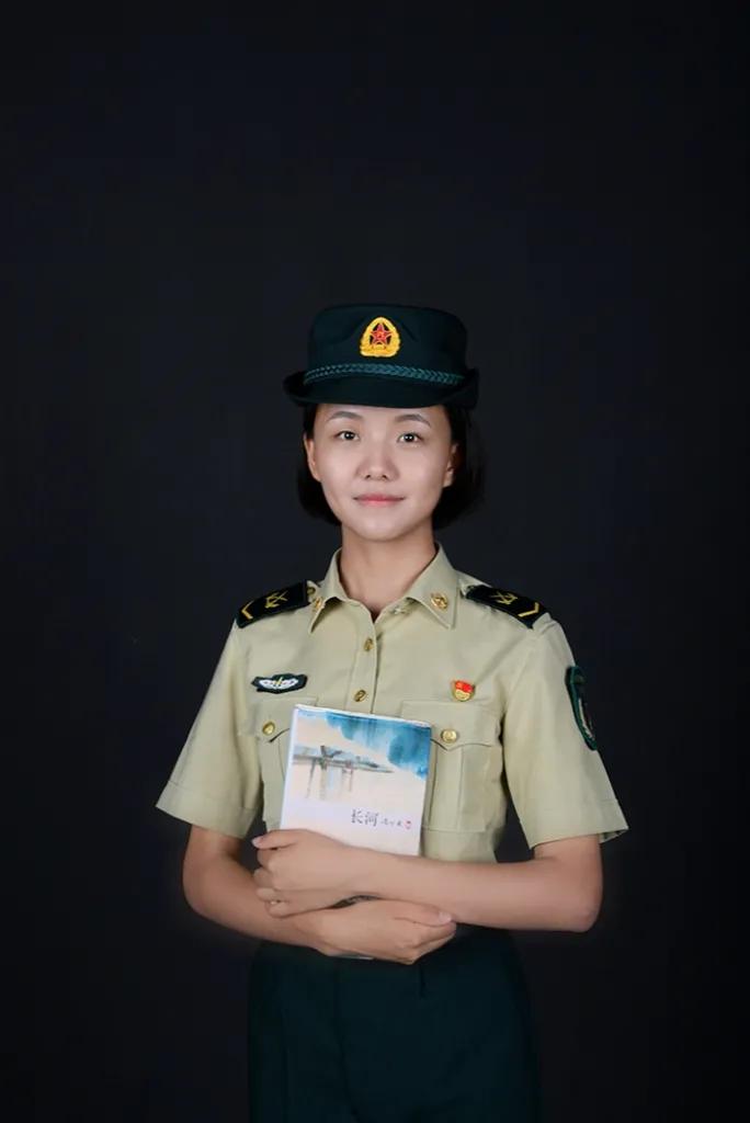 中国女兵，魅力与帅气的完美结合，中国女兵，魅力与帅气的独特风采