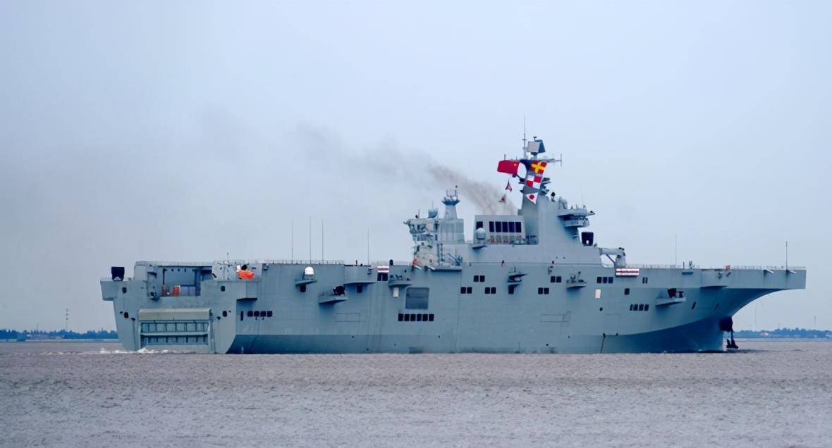 揭秘中国海军新宠，第三艘075型两栖攻击舰的震撼力量，揭秘中国海军新宠，第三艘075型两栖攻击舰的震撼战力亮相！