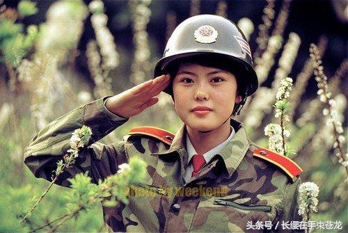 中国女兵唐冰照片，英勇风采与时代印记，中国女兵唐冰的英勇风采，时代印记下的荣耀瞬间