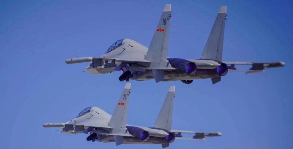 歼20与F-22，谁更胜一筹？——从罗湖区委书记角度看航空领域的竞争与合作，罗湖区委书记视角下的航空竞争与合作，歼20与F-22谁更胜一筹？