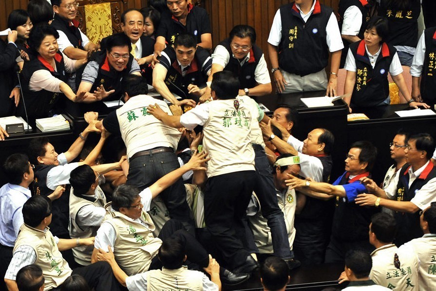 台湾岛内爆发政党冲突，深度分析与展望，台湾政党冲突深度解析与未来展望