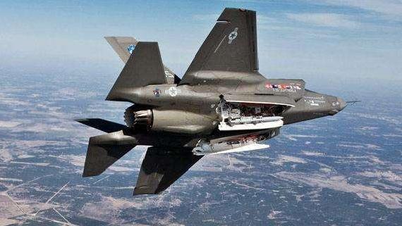 F-35与歼-20，两大顶尖战机对比解析，F-35与歼-20顶尖战机对比解析，性能、技术差异大揭秘