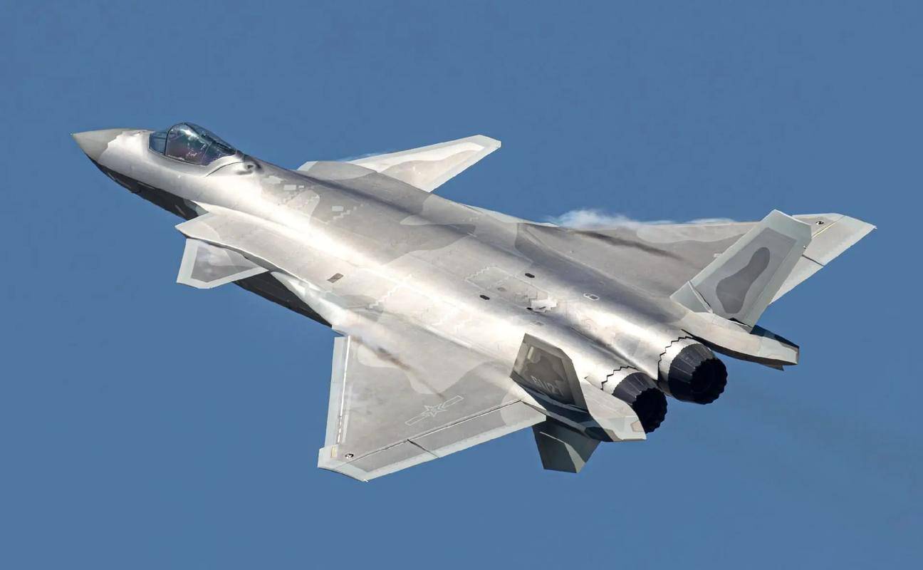 中国空军歼-16战机的卓越性能与战略价值，中国空军歼-16战机的性能卓越与战略价值解析