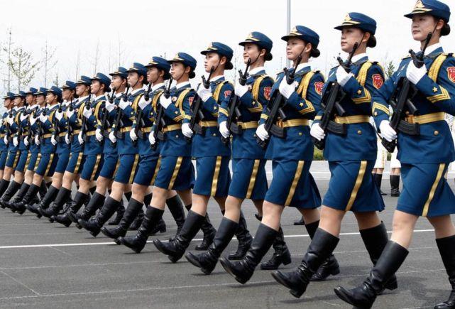 中国女兵最漂亮的照片集锦，展现飒爽英姿与美丽风采，中国女兵风采，飒爽英姿与美丽照片集锦
