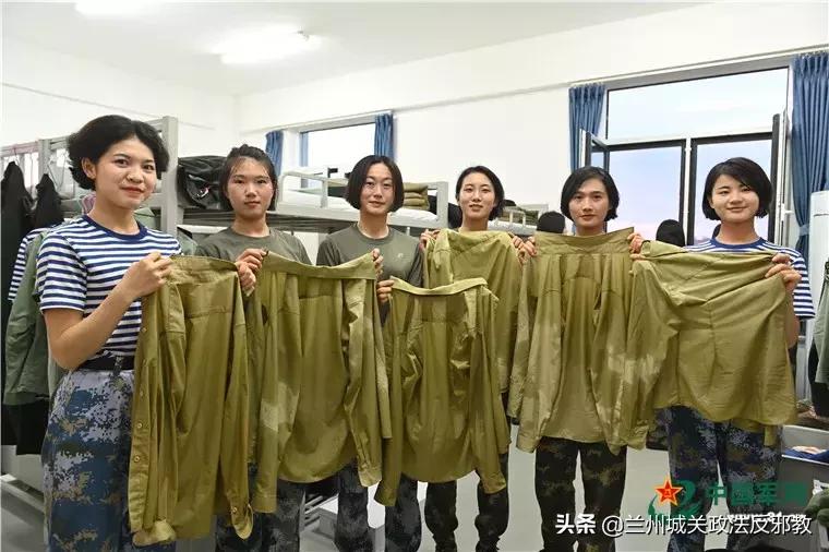 中国女兵图片与服装，展现力量与风采，中国女兵，力量与风采的展现图片与服装