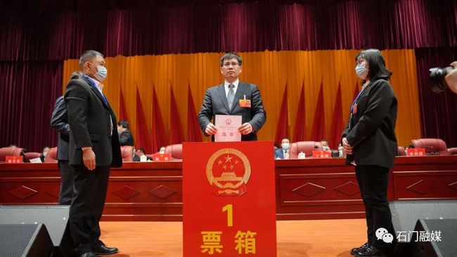 丁克刚，一位引领时代的先锋人物，丁克刚，时代先锋的领导力风采