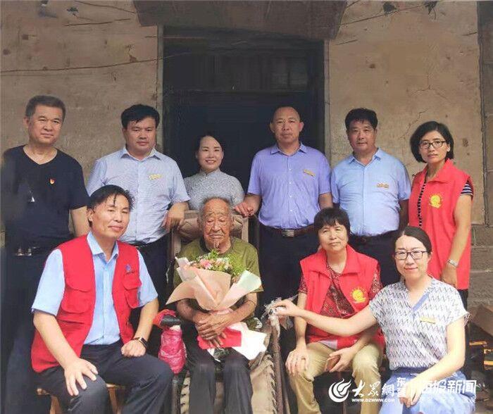 八一勋章与一等功，哪个级别更高？深度解析并揭秘贴吧热议话题，八一勋章与一等功级别对比，深度解析贴吧热议话题