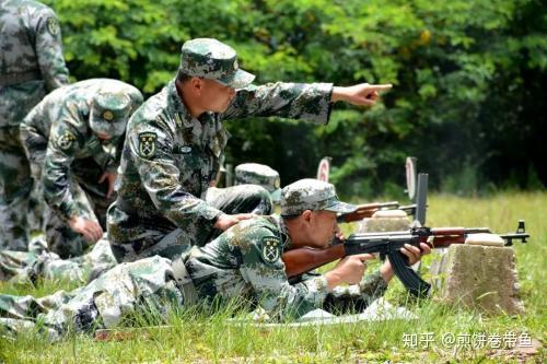 当兵日常训练全解析，训练内容与目的深度探讨，当兵日常训练全解析，深度探讨训练内容与目的