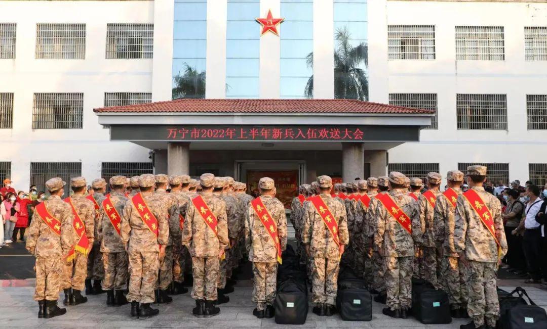 武警17式迷彩服，探索新一代军服的特点与优势，武警新一代17式迷彩服，特点与优势解析