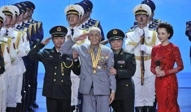 致敬英雄，纪念阅兵中的老兵们——回顾他们在2015年的辉煌时刻，致敬英雄，纪念阅兵中的老兵们——重温辉煌时刻的荣耀瞬间