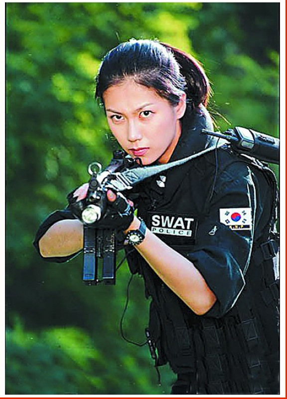 哪里的女兵最漂亮，美丽与力量的完美结合，美丽与力量并存，女兵风采展现最炫风采