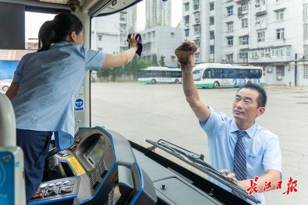 揭秘歼-16驾驶舱，设计与科技完美融合，揭秘歼-16驾驶舱，设计与科技的完美融合