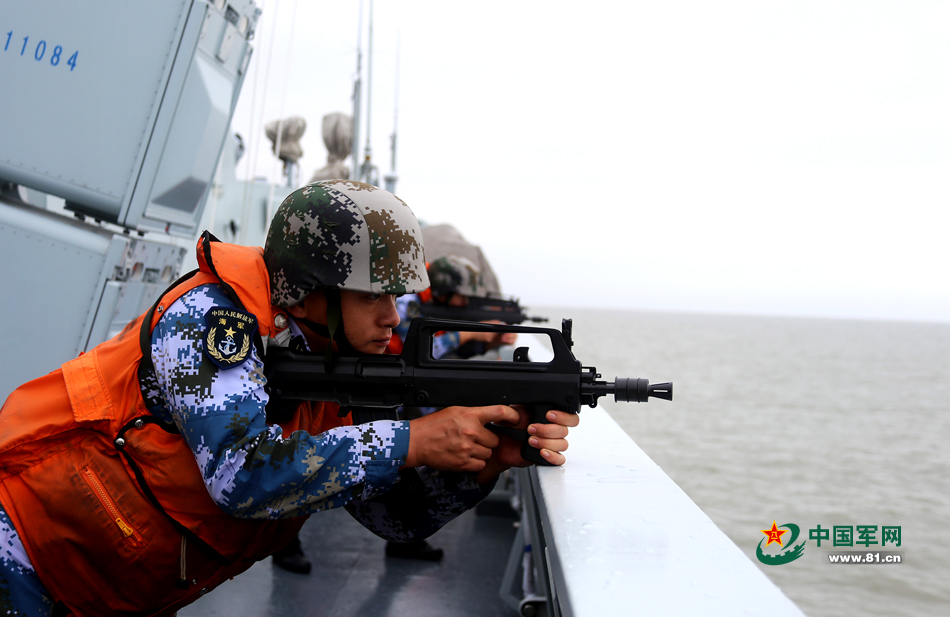 中国东海舰队军人，英勇无畏，守护海洋的骄傲，中国东海舰队军人，英勇守护海洋的骄傲